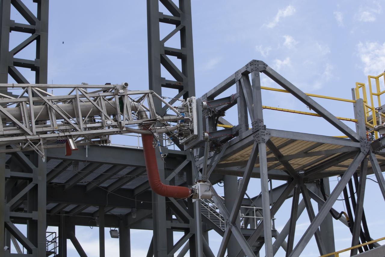 CAPE CANAVERAL, Fla. -- The quick disconnect for a modified instrument unit and liquid hydrogen tilt up umbilical is being tested at the Launch Equipment Test Facility by engineers in the Ground Systems Development and Operations Program at NASA’s Kennedy Space Center in Florida. The umbilical will be partially reutilized for the Orion Service Module Unit.    Orion is the exploration spacecraft designed to carry crews to space beyond low Earth orbit. It will provide emergency abort capability, sustain the crew during the space travel and provide safe re-entry from deep space return velocities. The first unpiloted test flight of the Orion is scheduled to launch in 2014 atop a Delta IV rocket and in 2017 on a Space Launch System rocket. For more information, visit http://www.nasa.gov/orion. Photo credit: NASA/Dimitri Gerondidakis