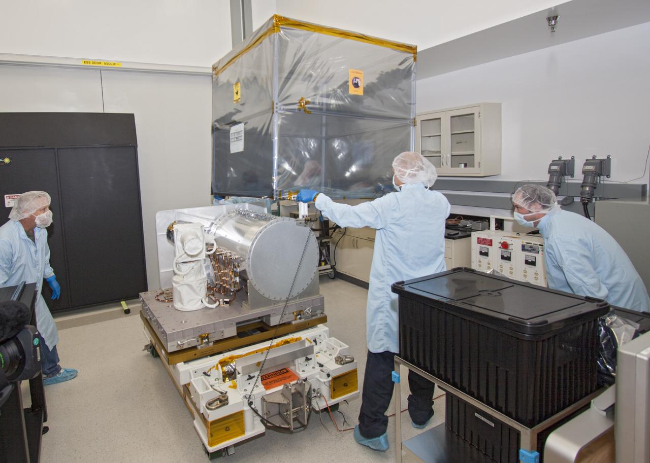 CAPE CANAVERAL, Fla. --At NASA’s Kennedy Space Center in Florida, technicians uncover and check the Optical Payload for Lasercomm Science, or OPALS, experiment in a test cell at a Space Station Processing Facility offline laboratory. The optical technology demonstration experiment arrived from the agency’s Jet Propulsion Laboratory in Pasadena, Calif. NASA will use the International Space Station to test OPALS’ communications technology that could dramatically improve spacecraft communications, enhance commercial missions and strengthen transmission of scientific data. The experiment is slated to fly later this year aboard a SpaceX Dragon commercial resupply mission to the space station. The mission is expected to run 90 days after installation on the outside of the station. For more information about OPALS, visit: http://go.nasa.gov/10MMPDO. Photo credit: NASA/Jim Grossmann