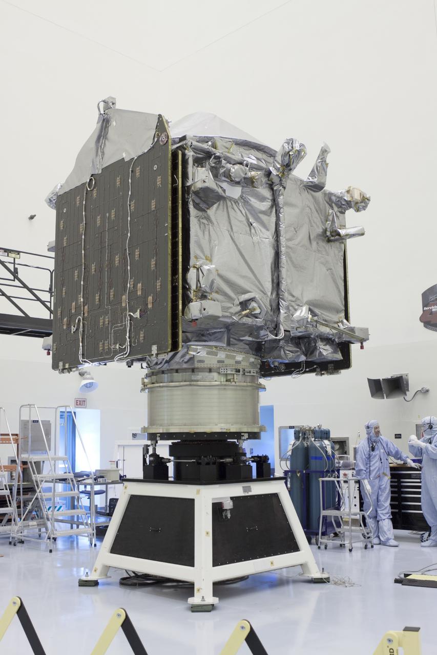 CAPE CANAVERAL, Fla. – Inside the Payload Hazardous Servicing Facility at NASA's Kennedy Space Center in Florida, engineers and technicians prepare for a spin test of the Mars Atmosphere and Volatile Evolution, or MAVEN, spacecraft. The operation is designed to verify that MAVEN is properly balanced as it spins during the initial mission activities.      MAVEN is being prepared for its scheduled launch on Nov 18, 2013 from Cape Canaveral Air Force Station, Fla. atop a United Launch Alliance Atlas V rocket. Positioned in an orbit above the Red Planet, MAVEN will study the upper atmosphere of Mars in unprecedented detail. For more information, visit: http://www.nasa.gov/mission_pages/maven/main/index.html Photo credit: NASA/Kim Shiflett