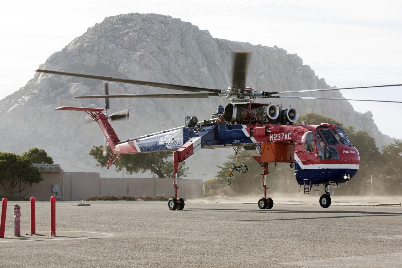 MORRO BAY, Calif. – An Erickson Sky Crane helicopter lands in Morro Bay, Calif., in preparation for the test of the SpaceX Dragon test article. The test enables SpaceX engineers to evaluate the spacecraft's parachute deploymentsystem as part of a milestone under its Commercial Crew Integrated Capability agreement with NASA's Commercial Crew Program. The parachute test took place at Morro Bay, Calif. Photo credit: NASA/Kim Shiflett