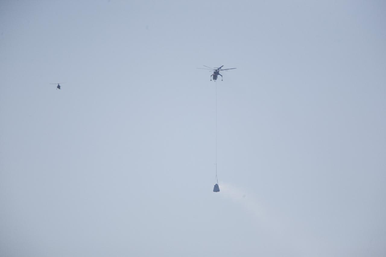 MORRO BAY, Calif. – An Erickson Sky Crane helicopter recovers the SpaceX Dragon test article following a test to evaluate the spacecraft's parachute deployment system. The test was part of a milestone under its Commercial Crew Integrated Capability agreement with NASA's Commercial Crew Program. The parachute test took place over the Pacific Ocean, off the coast of Morro Bay, Calif. Photo credit: NASA/Kim Shiflett