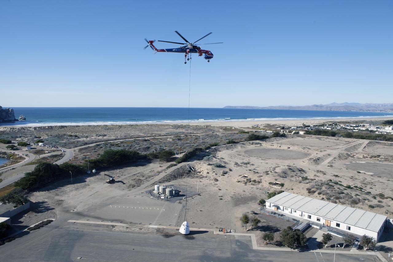 MORRO BAY, Calif. - An Erickson Sky Crane helicopter returns the SpaceX Dragon test article to Morro Bay, Cailf., following a test to evaluate the spacecraft's parachute deployment system. The test was part of a milestone under its Commercial Crew Integrated Capability agreement  with NASA's Commercial Crew Program. Photo credit: NASA/Kim Shiflett
