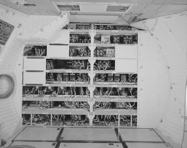 NASA image: KSC-20130114-PH-JW_sts46