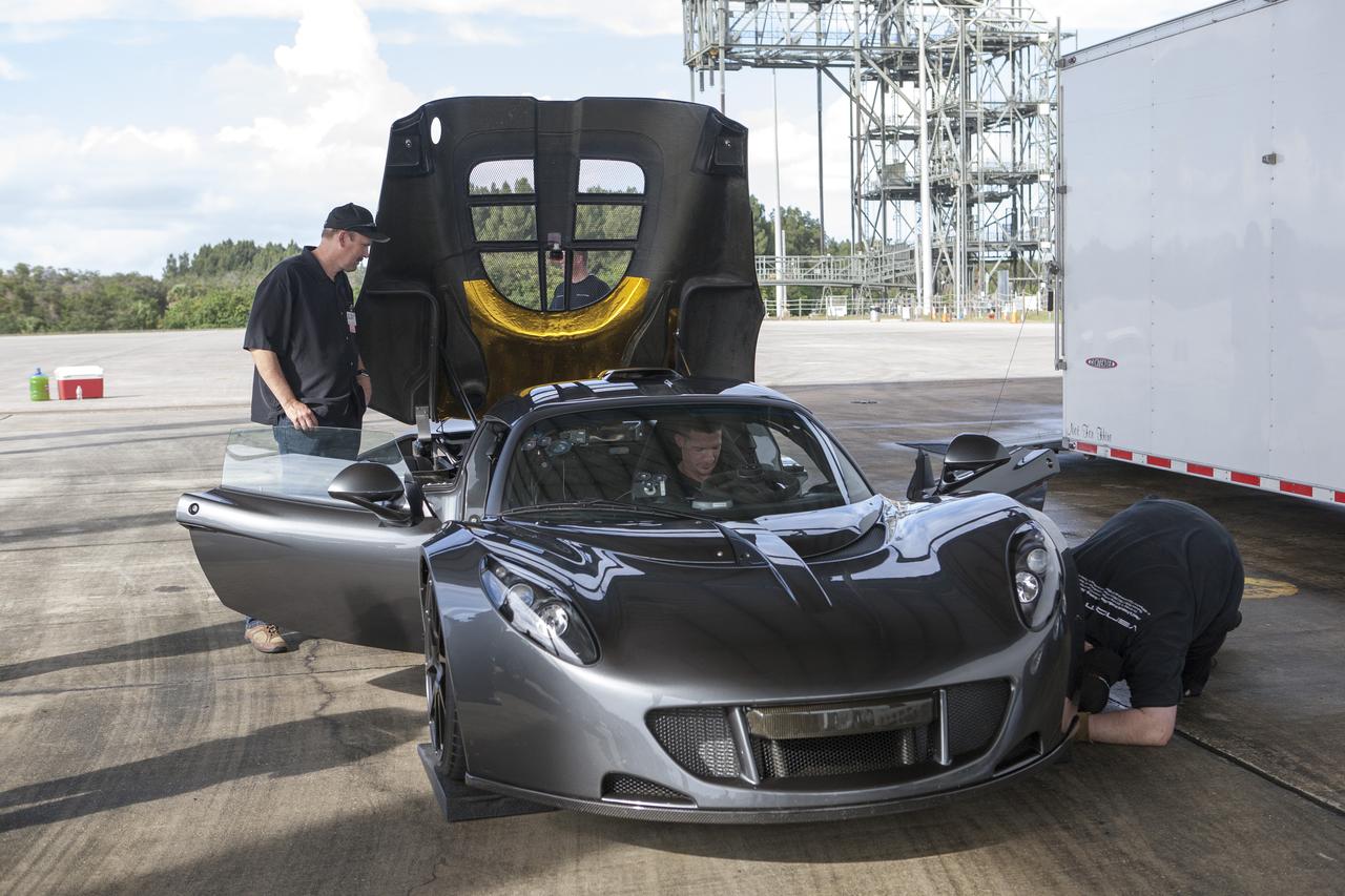 CAPE CANAVERAL, Fla. - Mechanics and engineers ready a Hennessey Venom GT for test runs on the 3.5-mile long runway at the Shuttle Landing Facility at NASA's Kennedy Space Center in Florida. The flat concrete runway is one of the few places in the world where high performance automobiles can be tested for aerodynamic and safety designs. Hennessey Performance of Sealy, Texas, worked with Performance Power Racing in West Palm Beach to arrange use of the NASA facility. Performance Power Racing has conducted numerous engineering tests on the runway with a variety of vehicles. Photo credit: NASA/Kim Shiflett