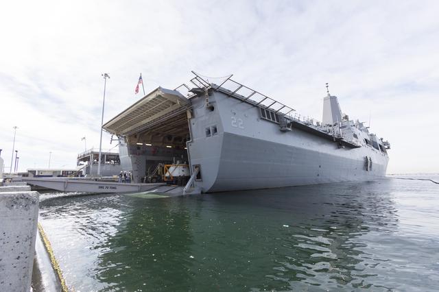 NASA image: Orion URT EFT-1 load capsule onto ship
