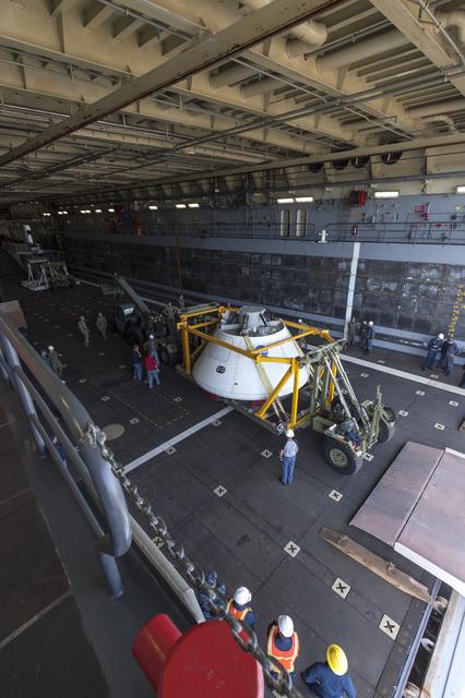 NASA image: Orion URT EFT-1 load capsule onto ship