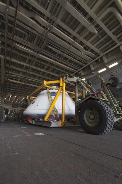 NASA image: Orion URT EFT-1 load capsule onto ship