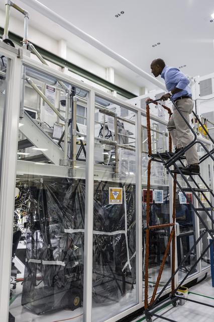 NASA image: ASCANS Class of 2013 Tour the O&C with Cabana