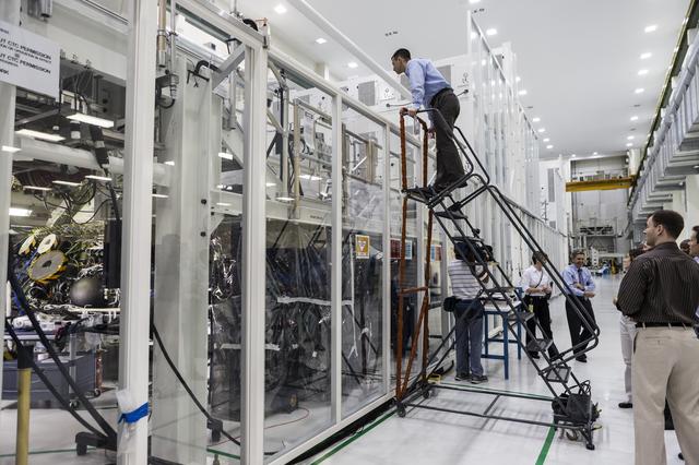 NASA image: ASCANS Class of 2013 Tour the O&C with Cabana