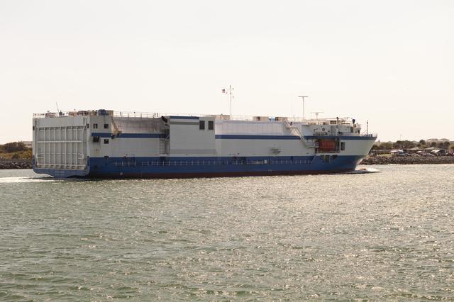 NASA image: Delta Mariner arrival with EFT-1 Booster