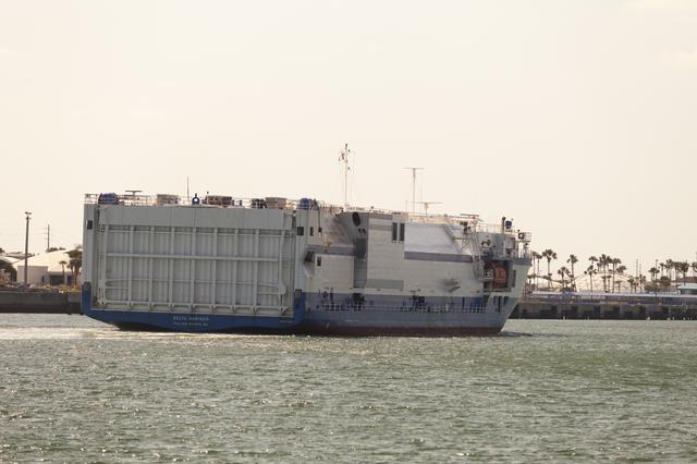 NASA image: Delta Mariner arrival with EFT-1 Booster