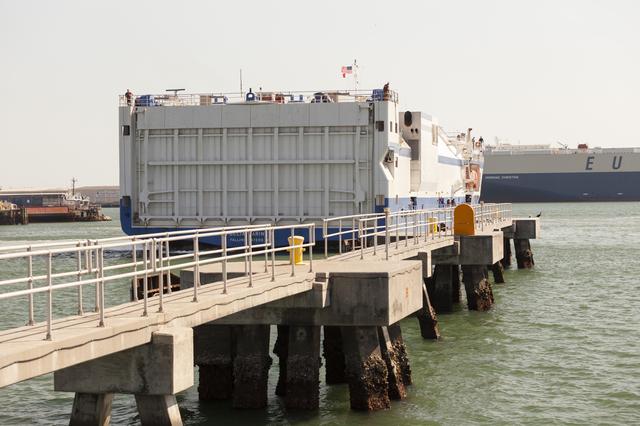 NASA image: Delta Mariner arrival with EFT-1 Booster