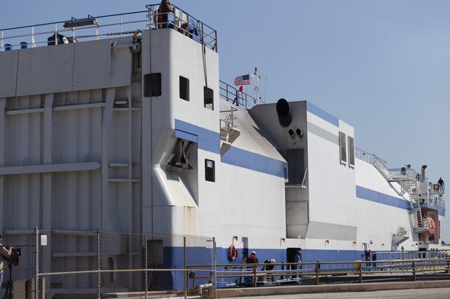 NASA image: Delta Mariner arrival with EFT-1 Booster