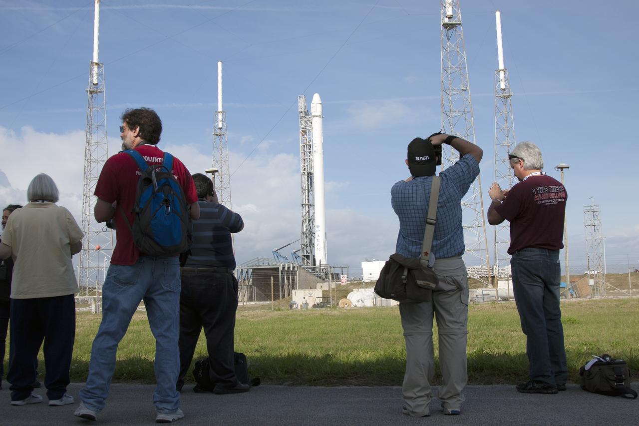 CAPE CANAVERAL, Fla. - Social media representatives photograph the SpaceX Falcon 9 rocket and Dragon Capsule on Space Launch Complex 40 on Cape Canaveral Air Force Station in Florida. NASA Social participants are given the same access as news media in an effort to align the experience of social media representatives with those of traditional media, including the opportunity to view a launch of SpaceX’s Falcon 9 rocket, tour NASA facilities at Kennedy Space Center, speak with representatives from both NASA and SpaceX, view and take photographs of the SpaceX launch pad, meet fellow space enthusiasts who are active on social media and meet members of SpaceX and NASA's social media teams.      Scheduled for launch at about 4:58 p.m. EDT April 14, Dragon will be making its fourth trip to the space station. The SpaceX-3 mission, carrying almost 2.5 tons of supplies, technology and science experiments, is the third of 12 flights under NASA's Commercial Resupply Services contract to resupply the orbiting laboratory. For more information, visit http://www.nasa.gov/mission_pages/station/structure/launch/index.html Photo credit: NASA/Glenn Benson