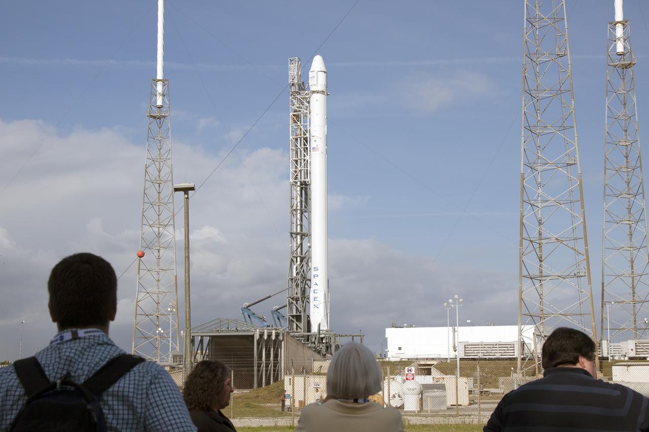 CAPE CANAVERAL, Fla. - Social media representatives get an up-close view of the SpaceX Falcon 9 rocket and Dragon Capsule on Space Launch Complex 40 on Cape Canaveral Air Force Station in Florida. NASA Social participants are given the same access as news media in an effort to align the experience of social media representatives with those of traditional media, including the opportunity to view a launch of SpaceX’s Falcon 9 rocket, tour NASA facilities at Kennedy Space Center, speak with representatives from both NASA and SpaceX, view and take photographs of the SpaceX launch pad, meet fellow space enthusiasts who are active on social media and meet members of SpaceX and NASA's social media teams.    Scheduled for launch at about 4:58 p.m. EDT April 14, Dragon will be making its fourth trip to the space station. The SpaceX-3 mission, carrying almost 2.5 tons of supplies, technology and science experiments, is the third of 12 flights under NASA's Commercial Resupply Services contract to resupply the orbiting laboratory. For more information, visit http://www.nasa.gov/mission_pages/station/structure/launch/index.html Photo credit: NASA/Glenn Benson