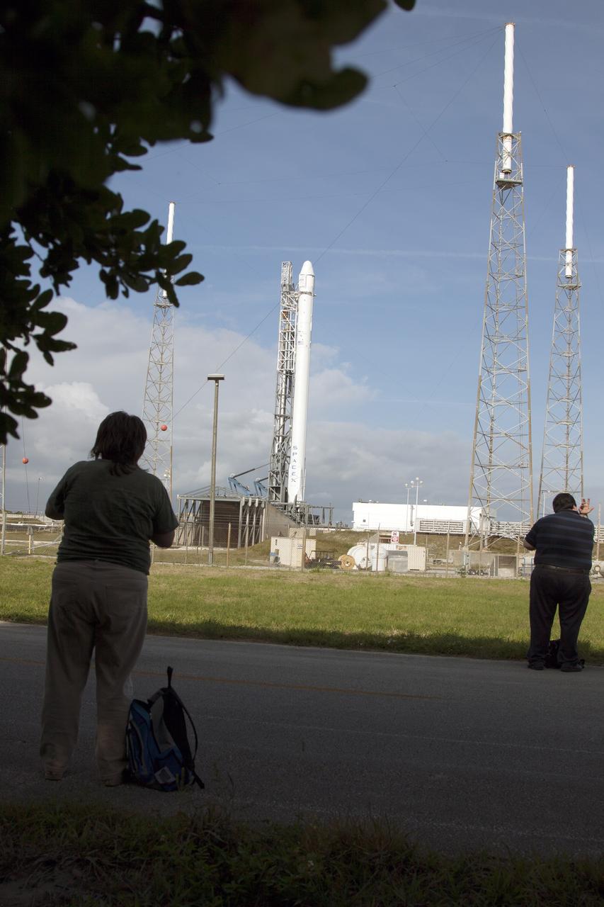 CAPE CANAVERAL, Fla. - Social media representatives photograph the SpaceX Falcon 9 rocket and Dragon Capsule on Space Launch Complex 40 on Cape Canaveral Air Force Station in Florida. NASA Social participants are given the same access as news media in an effort to align the experience of social media representatives with those of traditional media, including the opportunity to view a launch of SpaceX’s Falcon 9 rocket, tour NASA facilities at Kennedy Space Center, speak with representatives from both NASA and SpaceX, view and take photographs of the SpaceX launch pad, meet fellow space enthusiasts who are active on social media and meet members of SpaceX and NASA's social media teams.    Scheduled for launch at about 4:58 p.m. EDT April 14, Dragon will be making its fourth trip to the space station. The SpaceX-3 mission, carrying almost 2.5 tons of supplies, technology and science experiments, is the third of 12 flights under NASA's Commercial Resupply Services contract to resupply the orbiting laboratory. For more information, visit http://www.nasa.gov/mission_pages/station/structure/launch/index.html Photo credit: NASA/Glenn Benson