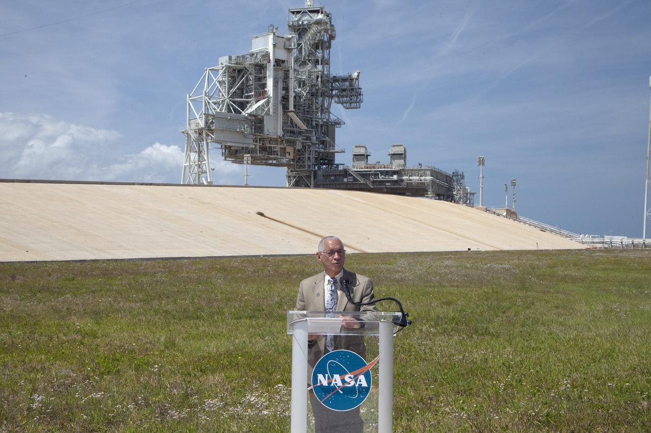 CAPE CANAVERAL, Fla. -- At Kennedy Space Center Launch Pad 39A, NASA Administrator Charlie Bolden announces that NASA has just signed a lease agreement with Space Exploration Technologies SpaceX of Hawthorne, Calif., for use and operation of Launch Complex 39A.      SpaceX will use Launch Complex 39A for rockets such as the Falcon Heavy, currently under development. Both launch pad 39A and 39B were originally built for the Apollo/Saturn V rockets that launched American astronauts on their historic journeys to the moon and later modified to support the 30-year shuttle program. Pad 39B is now being modified by NASA to support the Space Launch System SLS rocket boosting the Orion spacecraft part of the agency’s plan to explore beyond low-Earth orbit. To learn more about Launch Pad 39A visit: http://www.nasa.gov/mission_pages/shuttle/launch/launch-complex39-toc.html Photo credit: NASA/Dan Casper