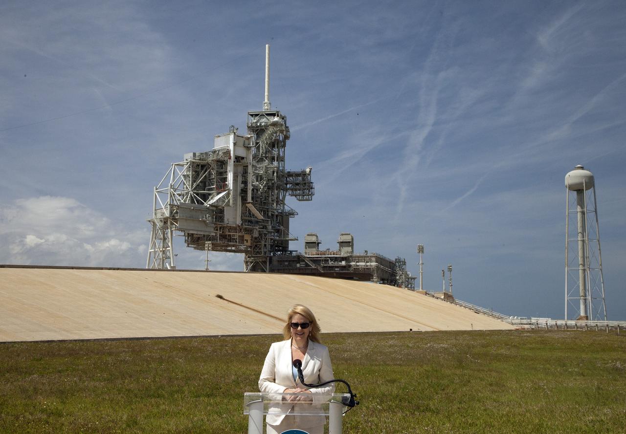 CAPE CANAVERAL, Fla. -- At Kennedy Space Center's Launch Pad 39A, Gwynne Shotwell, president and chief operating officer of Space Exploration Technologies SpaceX of Hawthorne, Calif., announces that NASA has just signed a lease agreement with SpaceX for use and operation of Launch Complex 39A.      SpaceX will use Launch Complex 39A for rockets such as the Falcon Heavy, currently under development. Both launch pad 39A and 39B were originally built for the Apollo/Saturn V rockets that launched American astronauts on their historic journeys to the moon and later modified to support the 30-year shuttle program. Pad 39B is now being modified by NASA to support the Space Launch System SLS rocket boosting the Orion spacecraft part of the agency’s plan to explore beyond low-Earth orbit. To learn more about Launch Pad 39A visit: http://www.nasa.gov/mission_pages/shuttle/launch/launch-complex39-toc.html Photo credit: NASA/Dan Casper