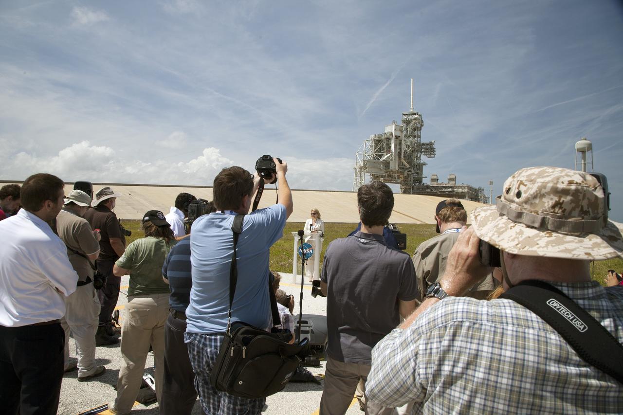 CAPE CANAVERAL, Fla. -- At Kennedy Space Center's Launch Pad 39A, Gwynne Shotwell, president and chief operating officer of Space Exploration Technologies SpaceX of Hawthorne, Calif., speaks to members of the news media announcing that NASA has just signed a lease agreement with SpaceX for use and operation of Launch Complex 39A.      SpaceX will use Launch Complex 39A for rockets such as the Falcon Heavy, currently under development. Both launch pad 39A and 39B were originally built for the Apollo/Saturn V rockets that launched American astronauts on their historic journeys to the moon and later modified to support the 30-year shuttle program. Pad 39B is now being modified by NASA to support the Space Launch System SLS rocket boosting the Orion spacecraft part of the agency’s plan to explore beyond low-Earth orbit. To learn more about Launch Pad 39A visit: http://www.nasa.gov/mission_pages/shuttle/launch/launch-complex39-toc.html Photo credit: NASA/Dan Casper