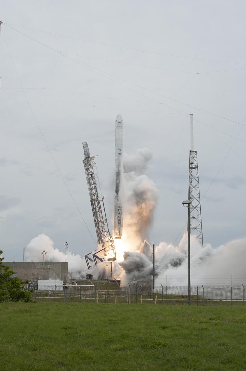 CAPE CANAVERAL, Fla. - An exhaust cloud forms around the Falcon 9 rocket on Space Launch Complex 40 on Cape Canaveral Air Force Station as the SpaceX-3 mission lifts off, carrying the Dragon resupply spacecraft to the International Space Station. Liftoff was during an instantaneous window at 3:25 p.m. EDT.    Dragon is making its fourth trip to the space station. The SpaceX-3 mission, carrying almost 2.5 tons of supplies, technology and science experiments, is the third of 12 flights through a $1.6 billion NASA Commercial Resupply Services contract. Dragon's cargo will support more than 150 experiments that will be conducted during the station's Expeditions 39 and 40.     For more information, visit http://www.nasa.gov/mission_pages/station/structure/launch/index.html.  Photo credit: NASA/Tony Gray and Tim Powers