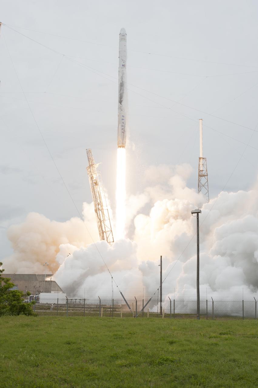 CAPE CANAVERAL, Fla. - The SpaceX-3 mission soars into the clouds over Space Launch Complex 40 on Cape Canaveral Air Force Station aboard a Falcon 9 rocket, carrying the Dragon resupply spacecraft to the International Space Station. Liftoff was during an instantaneous window at 3:25 p.m. EDT.    Dragon is making its fourth trip to the space station. The SpaceX-3 mission, carrying almost 2.5 tons of supplies, technology and science experiments, is the third of 12 flights through a $1.6 billion NASA Commercial Resupply Services contract. Dragon's cargo will support more than 150 experiments that will be conducted during the station's Expeditions 39 and 40.     For more information, visit http://www.nasa.gov/mission_pages/station/structure/launch/index.html.  Photo credit: NASA/Tony Gray and Tim Powers