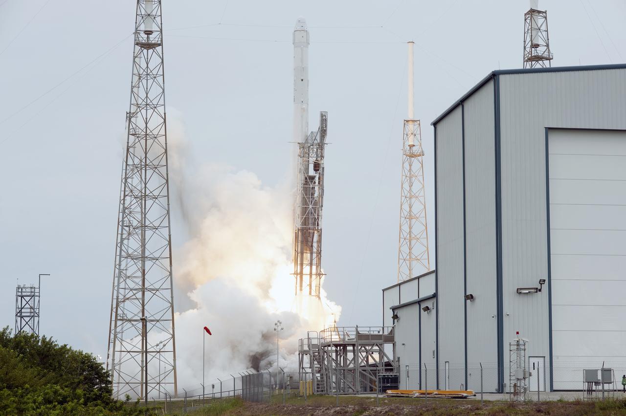 CAPE CANAVERAL, Fla. - An exhaust cloud forms under the Falcon 9 rocket on Space Launch Complex 40 on Cape Canaveral Air Force Station as the SpaceX-3 mission lifts off, carrying the Dragon resupply spacecraft to the International Space Station. Liftoff was during an instantaneous window at 3:25 p.m. EDT.    Dragon is making its fourth trip to the space station. The SpaceX-3 mission, carrying almost 2.5 tons of supplies, technology and science experiments, is the third of 12 flights through a $1.6 billion NASA Commercial Resupply Services contract. Dragon's cargo will support more than 150 experiments that will be conducted during the station's Expeditions 39 and 40.  For more information, visit http://www.nasa.gov/mission_pages/station/structure/launch/index.html.  Photo credit: NASA/Tony Gray and Tim Powers