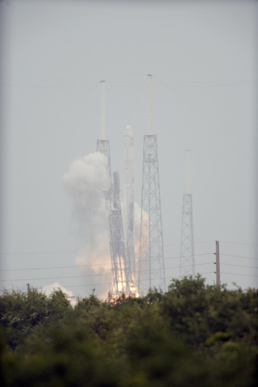 CAPE CANAVERAL, Fla. - An exhaust cloud and flash of light under the Falcon 9 rocket signals liftoff of the SpaceX-3 mission from Space Launch Complex 40 on Cape Canaveral Air Force Station, sending the Dragon resupply spacecraft on its way to the International Space Station. Launch was during an instantaneous window at 3:25 p.m. EDT.      Dragon is making its fourth trip to the space station. The SpaceX-3 mission, carrying almost 2.5 tons of supplies, technology and science experiments, is the third of 12 flights through a $1.6 billion NASA Commercial Resupply Services contract. Dragon's cargo will support more than 150 experiments that will be conducted during the station's Expeditions 39 and 40.  For more information, visit http://www.nasa.gov/mission_pages/station/structure/launch/index.html.  Photo credit: NASA/Tony Gray