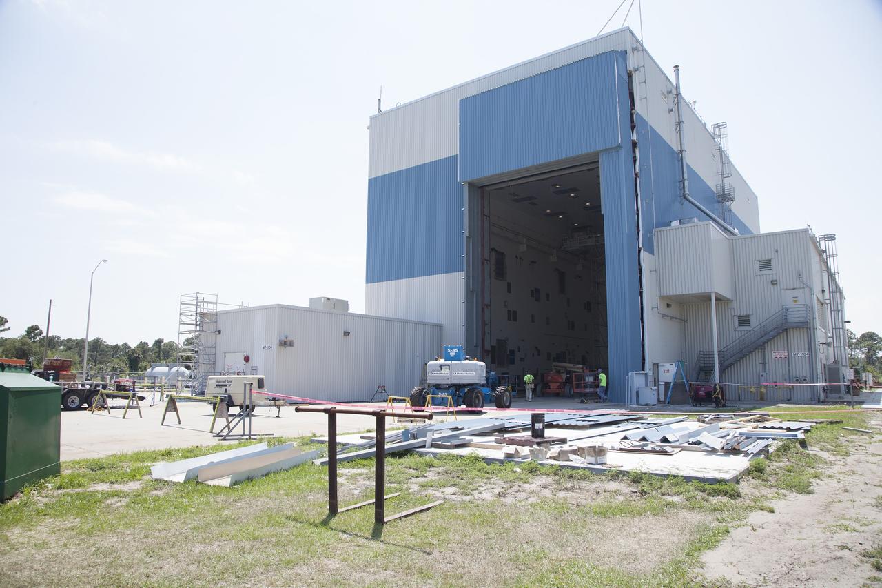 CAPE CANAVERAL, Fla. – Modifications continue on the Multi-Payload Processing Facility, or MPPF, at NASA's Kennedy Space Center in Florida. The high bay entrance was recently enlarged and a new door installed. New siding is being installed around the entrance.    Kennedy's Center Operations Directorate is overseeing upgrades to the MPPF for the Ground Systems Development and Operations Program. The extensive upgrades and modernizations will support processing of Orion spacecraft for NASA's exploration missions. The 19,647-square-foot building, originally constructed in 1995, primarily will be used for Orion hypergolic fueling, ammonia servicing and high-pressure gas servicing and checkout before being transported to the Vehicle Assembly Building for integration with the Space Launch System. Photo credit: NASA/Daniel Casper