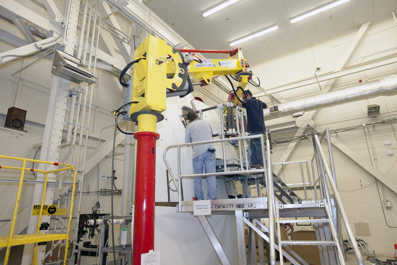 CAPE CANAVERAL, Fla. – Inside the Vehicle Assembly Building at NASA’s Kennedy Space Center in Florida, a GIZMO demonstration test is being performed on the ground test article Launch Abort System, or LAS, ogive panel and an Orion crew module simulator. Technicians are preparing the mockup of the ogive hatch for installation using the GIZMO, a pneumatically-balanced manipulator that will be used for the uncrewed Exploration Flight Test-1 and Exploration Mission-1. The Ground Systems Development and Operations Program is running the test to demonstrate that the GIZMO can meet the reach and handling requirements for the task.    Orion is the exploration spacecraft designed to carry astronauts to destinations not yet explored by humans, including an asteroid and Mars. It will have emergency abort capability, sustain the crew during space travel and provide safe re-entry from deep space return velocities. The first unpiloted test flight of the Orion is scheduled to launch later this year atop a Delta IV rocket and in 2017 on NASA’s Space Launch System rocket. For more information, visit http://www.nasa.gov/orion. Photo credit: NASA/Daniel Casper
