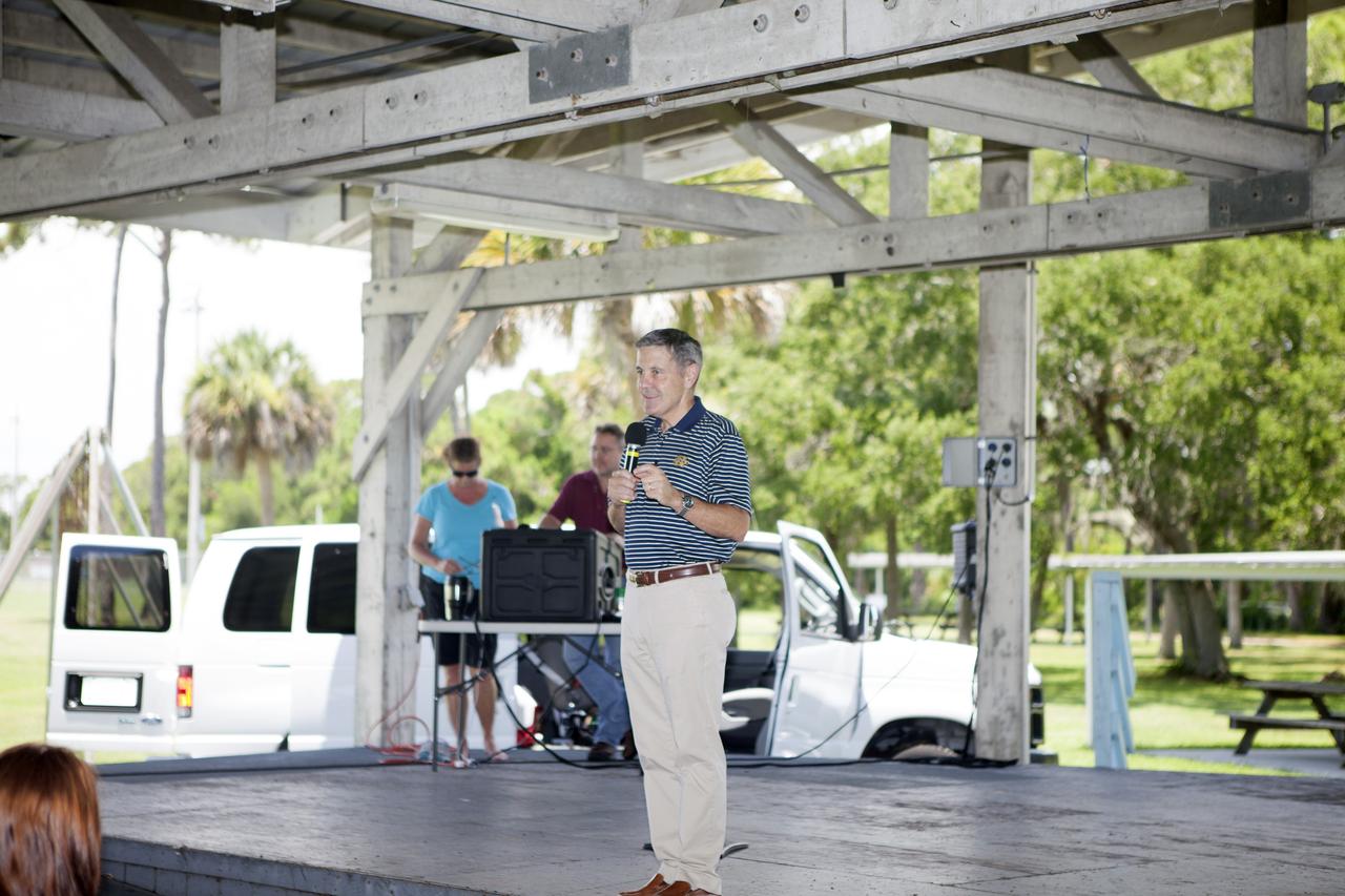 CAPE CANAVERAL, Fla. – Kennedy Space Center Director Bob Cabana speaks to Pathways and summer interns at the KARS Park I facility near the center. High school, undergraduate and graduate students participated in a team building exercise and received advice on leadership skills and working together from Kennedy's senior management.    About 160 students are working and gaining experience in many of the directorates and programs during their time at Kennedy. Photo credit: NASA/Daniel Casper