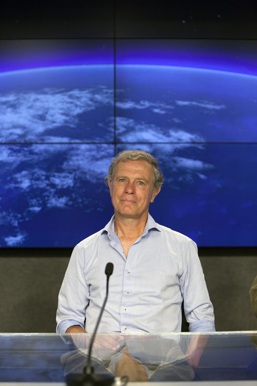 CAPE CANAVERAL, Fla. – Ernesto Rodriquez, ISS RapidScat project scientist, NASA Jet Propulsion Laboratory, briefs media representatives in Kennedy Space Center’s Press Site auditorium in preparation for the launch of the SpaceX CRS-4 mission to resupply the International Space Station. Rodriquez is a member of the ISS Earth Science: Tracking Ocean Winds Panel.      The mission is the fourth of 12 SpaceX flights NASA contracted with the company to resupply the space station. It will be the fifth trip by a Dragon spacecraft to the orbiting laboratory. The spacecraft’s 2.5 tons of supplies, science experiments, and technology demonstrations include critical materials to support 255 science and research investigations that will occur during the station's Expeditions 41 and 42. Liftoff is targeted for an instantaneous window at 2:14 a.m. EDT. To learn more about the mission, visit http://www.nasa.gov/mission_pages/station/structure/launch/index.html. Photo credit: NASA/Jim Grossmann
