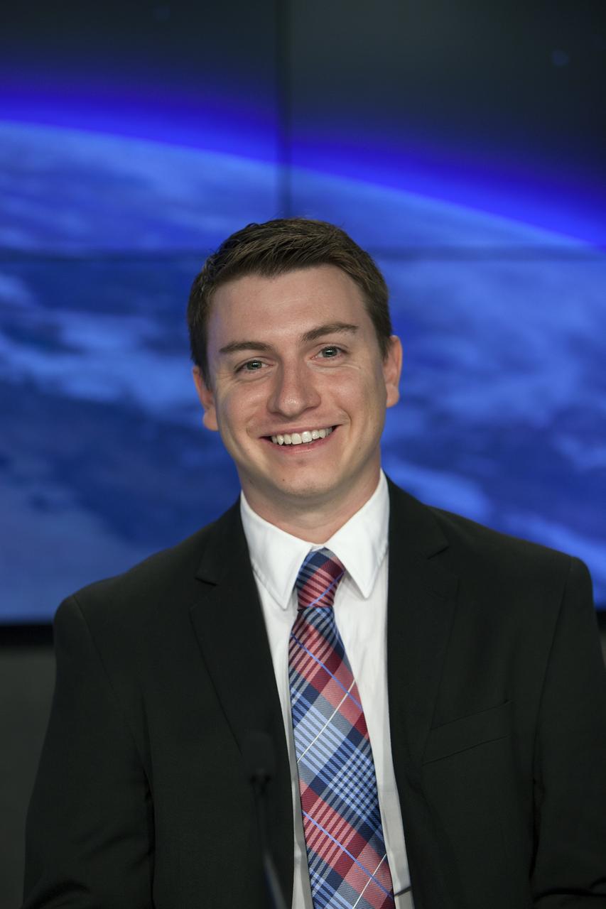 CAPE CANAVERAL, Fla. – Jason Gilbert, scientific associate, Novartis Institutes for BioMedical Research, briefs media representatives in Kennedy Space Center’s Press Site auditorium in preparation for the launch of the SpaceX CRS-4 mission to resupply the International Space Station. Gilbert is a member of the ISS Research and Technology Panel.      The mission is the fourth of 12 SpaceX flights NASA contracted with the company to resupply the space station. It will be the fifth trip by a Dragon spacecraft to the orbiting laboratory. The spacecraft’s 2.5 tons of supplies, science experiments, and technology demonstrations include critical materials to support 255 science and research investigations that will occur during the station's Expeditions 41 and 42. Liftoff is targeted for an instantaneous window at 2:14 a.m. EDT. To learn more about the mission, visit http://www.nasa.gov/mission_pages/station/structure/launch/index.html. Photo credit: NASA/Jim Grossmann