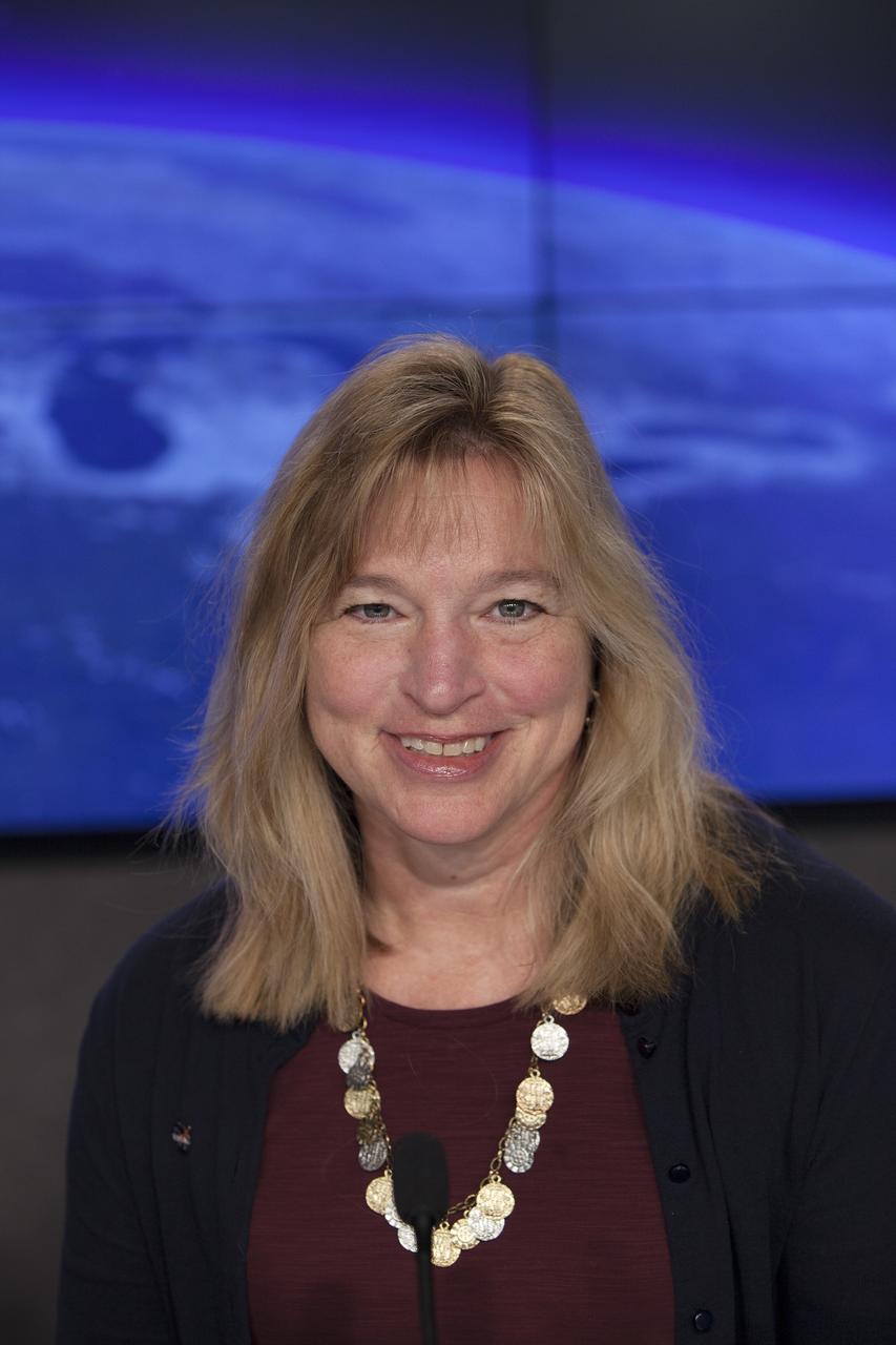 CAPE CANAVERAL, Fla. – Members of NASA’s International Space Station science team brief news media representatives in the Kennedy Space Center’s Press Site auditorium in preparation for the launch of the SpaceX CRS-4 mission to resupply the International Space Station. Ellen Stofan, NASA’s Chief Scientist, participated in the briefing.    The mission is the fourth of 12 SpaceX flights NASA contracted with the company to resupply the space station. It will be the fifth trip by a Dragon spacecraft to the orbiting laboratory. The spacecraft’s 2.5 tons of supplies, science experiments, and technology demonstrations include critical materials to support 255 science and research investigations that will occur during the station's Expeditions 41 and 42. Liftoff is targeted for an instantaneous window at 2:14 a.m. EDT. To learn more about the mission, visit http://www.nasa.gov/mission_pages/station/structure/launch/index.html Photo credit: NASA/Jim Grossmann