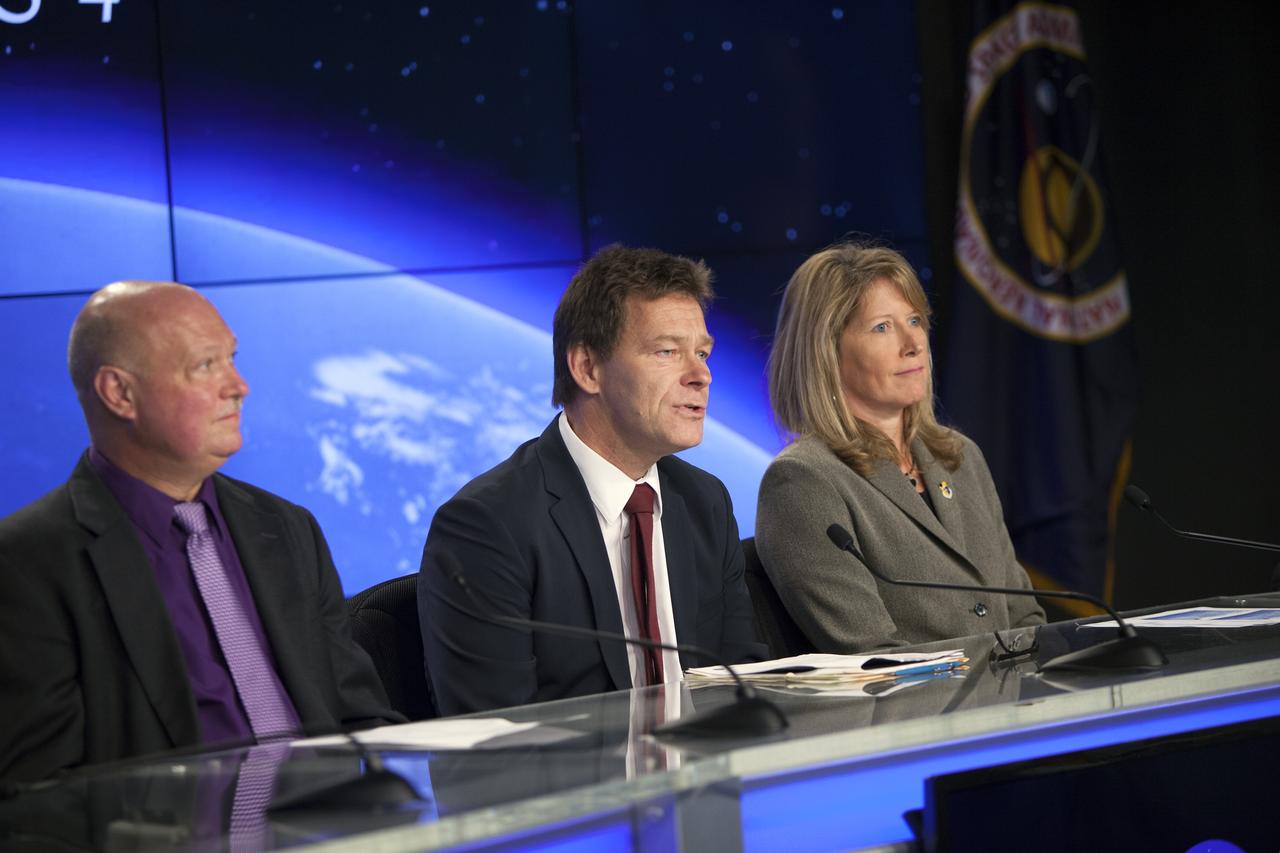 CAPE CANAVERAL, Fla. – In the Kennedy Space Center’s Press Site auditorium, members of news media are briefed on preparations for the launch of the SpaceX CRS-4 mission to resupply the International Space Station. From left are Mike Curie of NASA Public Affairs,   Hans Koenigsmann, vice president of Mission Assurance with SpaceX, and Kathy Winters, launch weather officer for the 45th Weather Squadron. Dan Hartman, deputy program manager of the International Space Station Program, participated by telephone.      The mission is the fourth of 12 SpaceX flights NASA contracted with the company to resupply the space station. It will be the fifth trip by a Dragon spacecraft to the orbiting laboratory. The spacecraft’s 2.5 tons of supplies, science experiments, and technology demonstrations include critical materials to support 255 science and research investigations that will occur during the station's Expeditions 41 and 42. Liftoff is targeted for an instantaneous window at 2:14 a.m. EDT. To learn more about the mission, visit http://www.nasa.gov/mission_pages/station/structure/launch/index.html Photo credit: NASA/Jim Grossmann