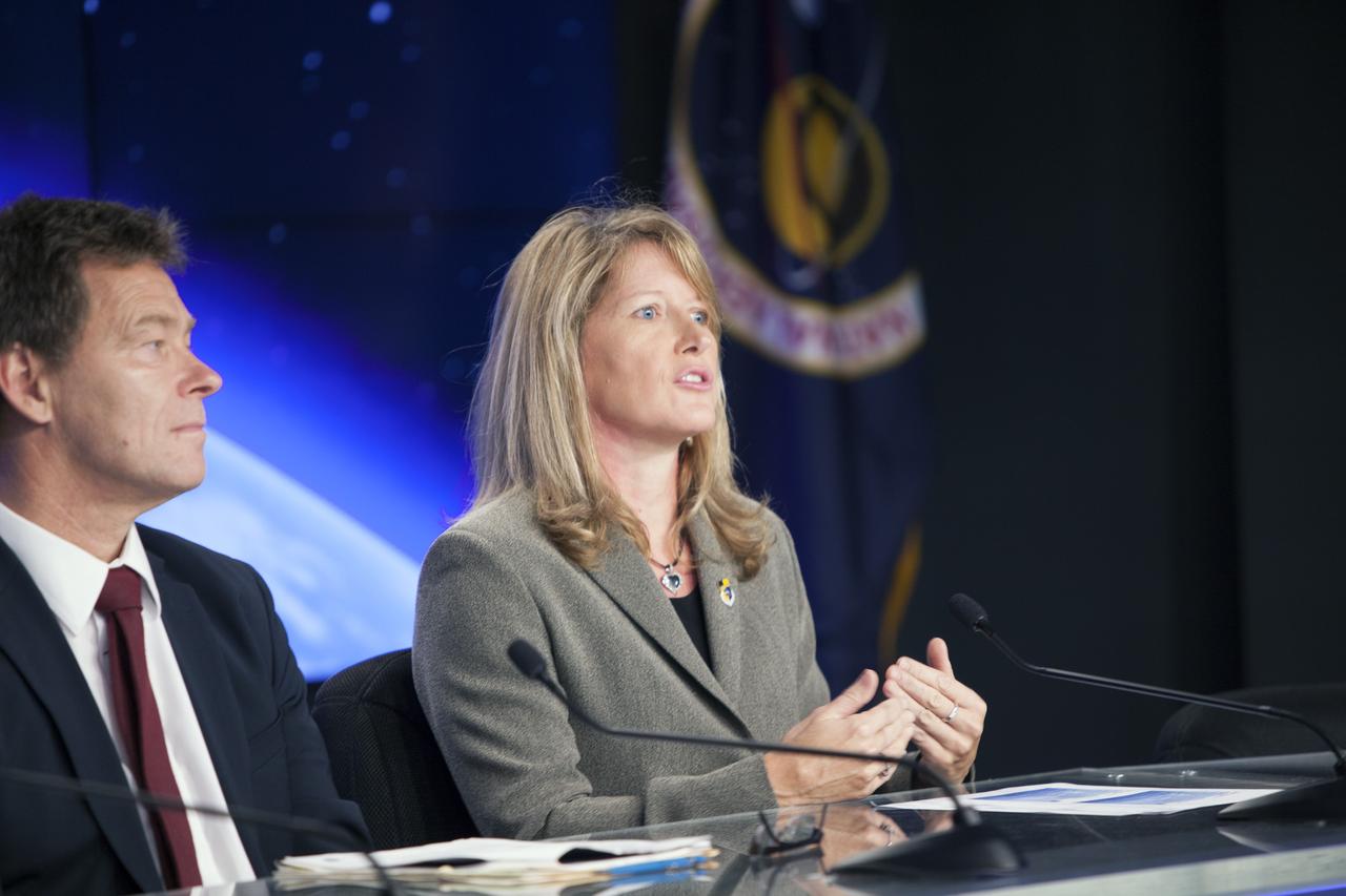 CAPE CANAVERAL, Fla. – In the Kennedy Space Center’s Press Site auditorium, members of news media are briefed on preparations for the launch of the SpaceX CRS-4 mission to resupply the International Space Station. Kathy Winters, launch weather officer for the 45th Weather Squadron, participated in the briefing. Hans Koenigsmann, vice president of Mission Assurance with SpaceX, looks on from the left.      The mission is the fourth of 12 SpaceX flights NASA contracted with the company to resupply the space station. It will be the fifth trip by a Dragon spacecraft to the orbiting laboratory. The spacecraft’s 2.5 tons of supplies, science experiments, and technology demonstrations include critical materials to support 255 science and research investigations that will occur during the station's Expeditions 41 and 42. Liftoff is targeted for an instantaneous window at 2:14 a.m. EDT. To learn more about the mission, visit http://www.nasa.gov/mission_pages/station/structure/launch/index.html Photo credit: NASA/Jim Grossmann