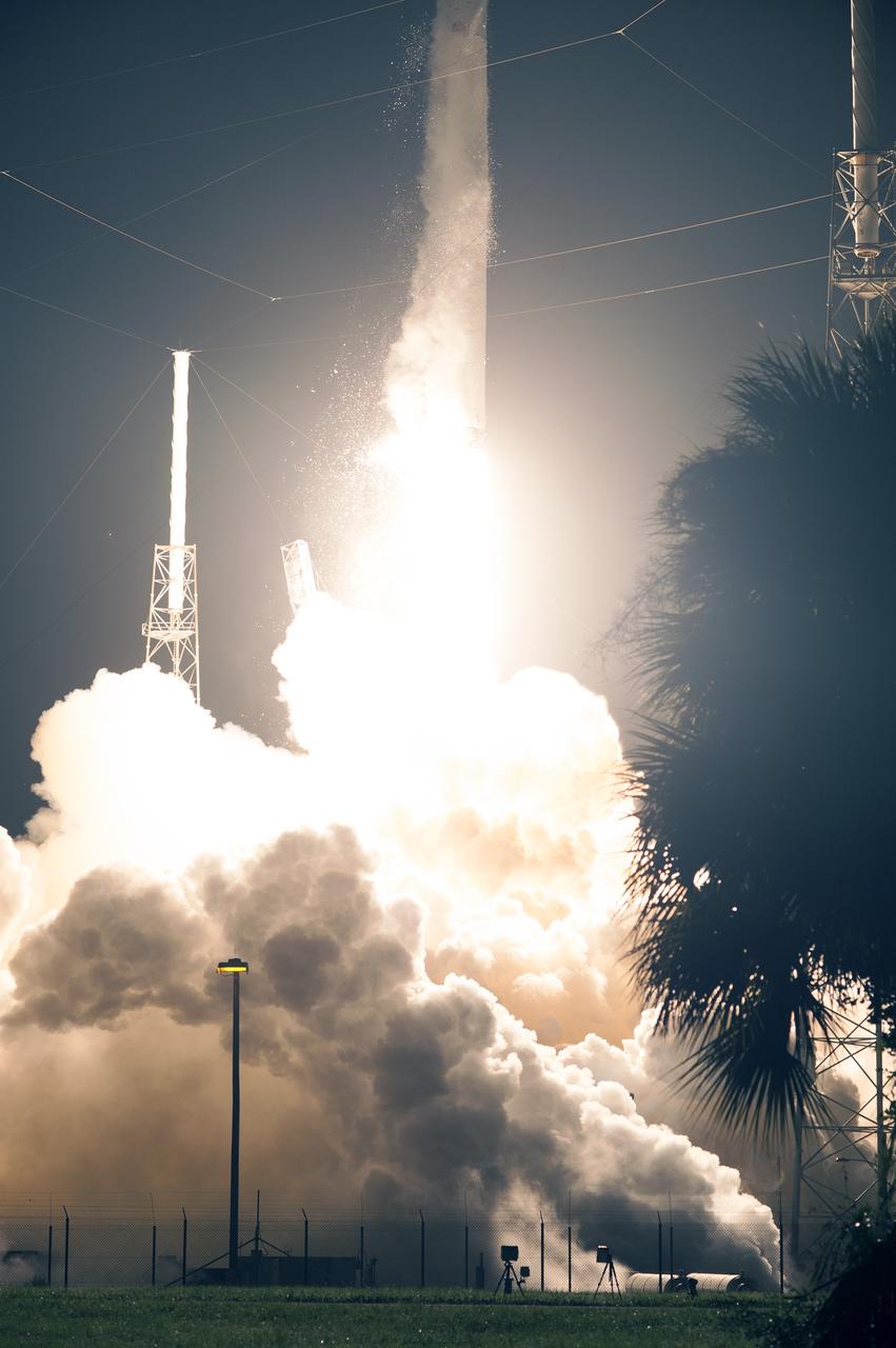 CAPE CANAVERAL, Fla. – The Falcon 9 rocket lifts off Space Launch Complex 40 at Cape Canaveral Air Force Station in Florida, carrying the SpaceX CRS-4 mission to orbit. Liftoff was at 1:52 a.m. EDT. The mission is the fourth of 12 SpaceX flights NASA contracted with the company to resupply the space station. It will be the fifth trip by a Dragon spacecraft to the orbiting laboratory. The spacecraft’s 2.5 tons of supplies, science experiments, and technology demonstrations include critical materials to support 255 science and research investigations that will occur during the station's Expeditions 41 and 42. To learn more about the mission, visit http://www.nasa.gov/mission_pages/station/structure/launch/index.html Photo credit: NASA/Sandy Joseph and Kevin O'Connell