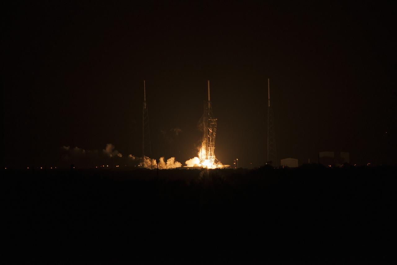 CAPE CANAVERAL, Fla. – The Falcon 9 rocket lifts off Space Launch Complex 40 at Cape Canaveral Air Force Station in Florida, carrying the SpaceX CRS-4 mission to orbit. Liftoff was at 1:52 a.m. EDT. The mission is the fourth of 12 SpaceX flights NASA contracted with the company to resupply the space station. It will be the fifth trip by a Dragon spacecraft to the orbiting laboratory. The spacecraft’s 2.5 tons of supplies, science experiments, and technology demonstrations include critical materials to support 255 science and research investigations that will occur during the station's Expeditions 41 and 42. To learn more about the mission, visit http://www.nasa.gov/mission_pages/station/structure/launch/index.html Photo credit: NASA/George Roberts