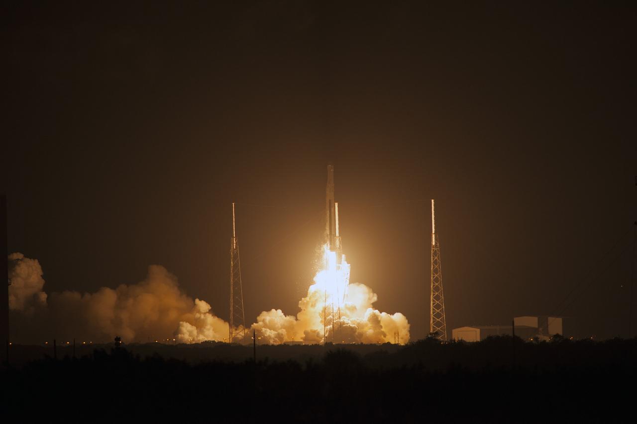 CAPE CANAVERAL, Fla. – The Falcon 9 rocket lifts off Space Launch Complex 40 at Cape Canaveral Air Force Station in Florida, carrying the SpaceX CRS-4 mission to orbit. Liftoff was at 1:52 a.m. EDT. The mission is the fourth of 12 SpaceX flights NASA contracted with the company to resupply the space station. It will be the fifth trip by a Dragon spacecraft to the orbiting laboratory. The spacecraft’s 2.5 tons of supplies, science experiments, and technology demonstrations include critical materials to support 255 science and research investigations that will occur during the station's Expeditions 41 and 42. To learn more about the mission, visit http://www.nasa.gov/mission_pages/station/structure/launch/index.html Photo credit: NASA/George Roberts