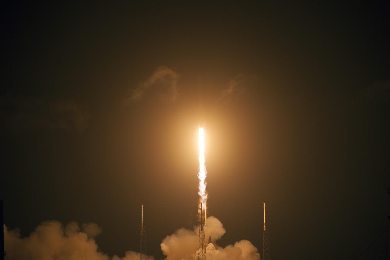 CAPE CANAVERAL, Fla. – The Falcon 9 rocket lifts off Space Launch Complex 40 at Cape Canaveral Air Force Station in Florida, carrying the SpaceX CRS-4 mission to orbit. Liftoff was at 1:52 a.m. EDT. The mission is the fourth of 12 SpaceX flights NASA contracted with the company to resupply the space station. It will be the fifth trip by a Dragon spacecraft to the orbiting laboratory. The spacecraft’s 2.5 tons of supplies, science experiments, and technology demonstrations include critical materials to support 255 science and research investigations that will occur during the station's Expeditions 41 and 42. To learn more about the mission, visit http://www.nasa.gov/mission_pages/station/structure/launch/index.html Photo credit: NASA/George Roberts