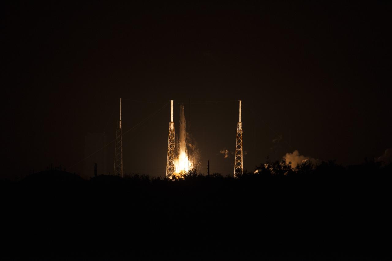 CAPE CANAVERAL, Fla. – The Falcon 9 rocket lifts off Space Launch Complex 40 at Cape Canaveral Air Force Station in Florida, carrying the SpaceX CRS-4 mission to orbit. Liftoff was at 1:52 a.m. EDT. The mission is the fourth of 12 SpaceX flights NASA contracted with the company to resupply the space station. It will be the fifth trip by a Dragon spacecraft to the orbiting laboratory. The spacecraft’s 2.5 tons of supplies, science experiments, and technology demonstrations include critical materials to support 255 science and research investigations that will occur during the station's Expeditions 41 and 42. To learn more about the mission, visit http://www.nasa.gov/mission_pages/station/structure/launch/index.html Photo credit: NASA/Sandy Joseph