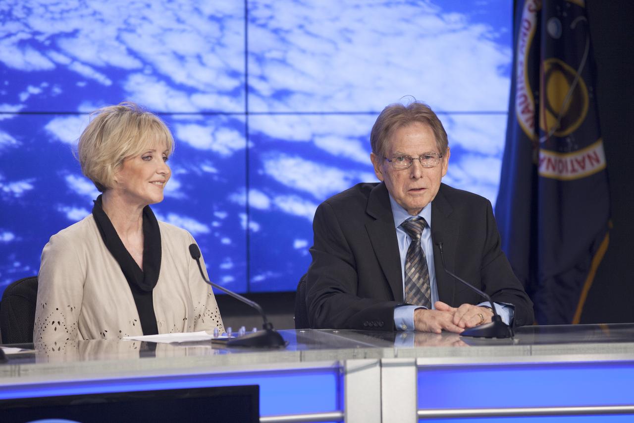 CAPE CANAVERAL, Fla. -- In the Kennedy Space Center’s Press Site auditorium, agency and industry leaders spoke to members of the news media on International Space Station research and technology developments. Participants included Cheryl Nickerson of Arizona State University, and principal investigator for the Micro-5 experiment, and Samuel Durrance of the Florida Institute of Technology, principal investigator for the NR-SABOL experiment. Photo credit: NASA/ Kim Shiflett