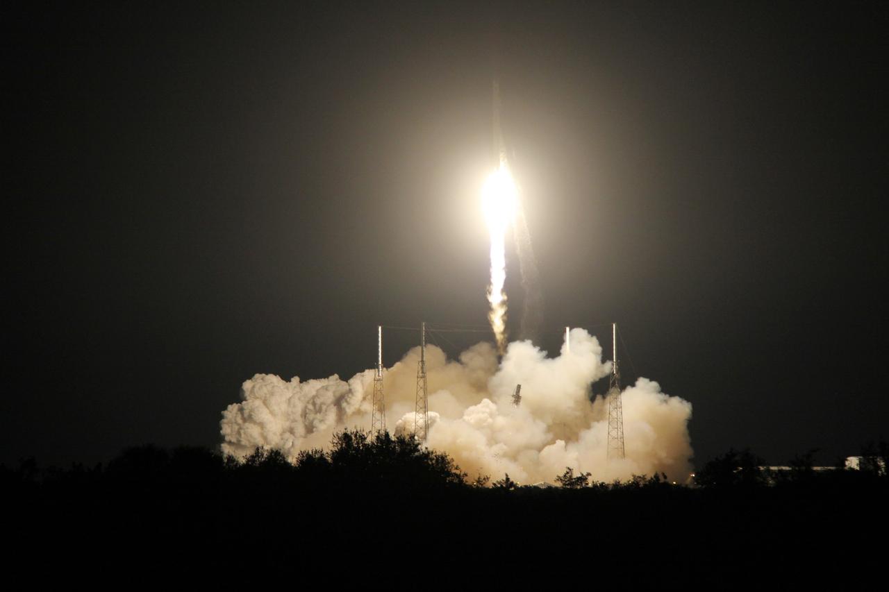 CAPE CANAVERAL, Fla. – SpaceX rocket lifts off from Space Launch Complex 40 at Cape Canaveral Air Force Station carrying the Dragon resupply spacecraft to the International Space Station. Liftoff was at 4:47 a.m. EST. The commercial resupply mission will deliver 3,700 pounds of scientific experiments, technology demonstrations and supplies, including critical materials to support 256 science and research investigations that will take place on the space station. Photo credit: NASA/Jim Grossman