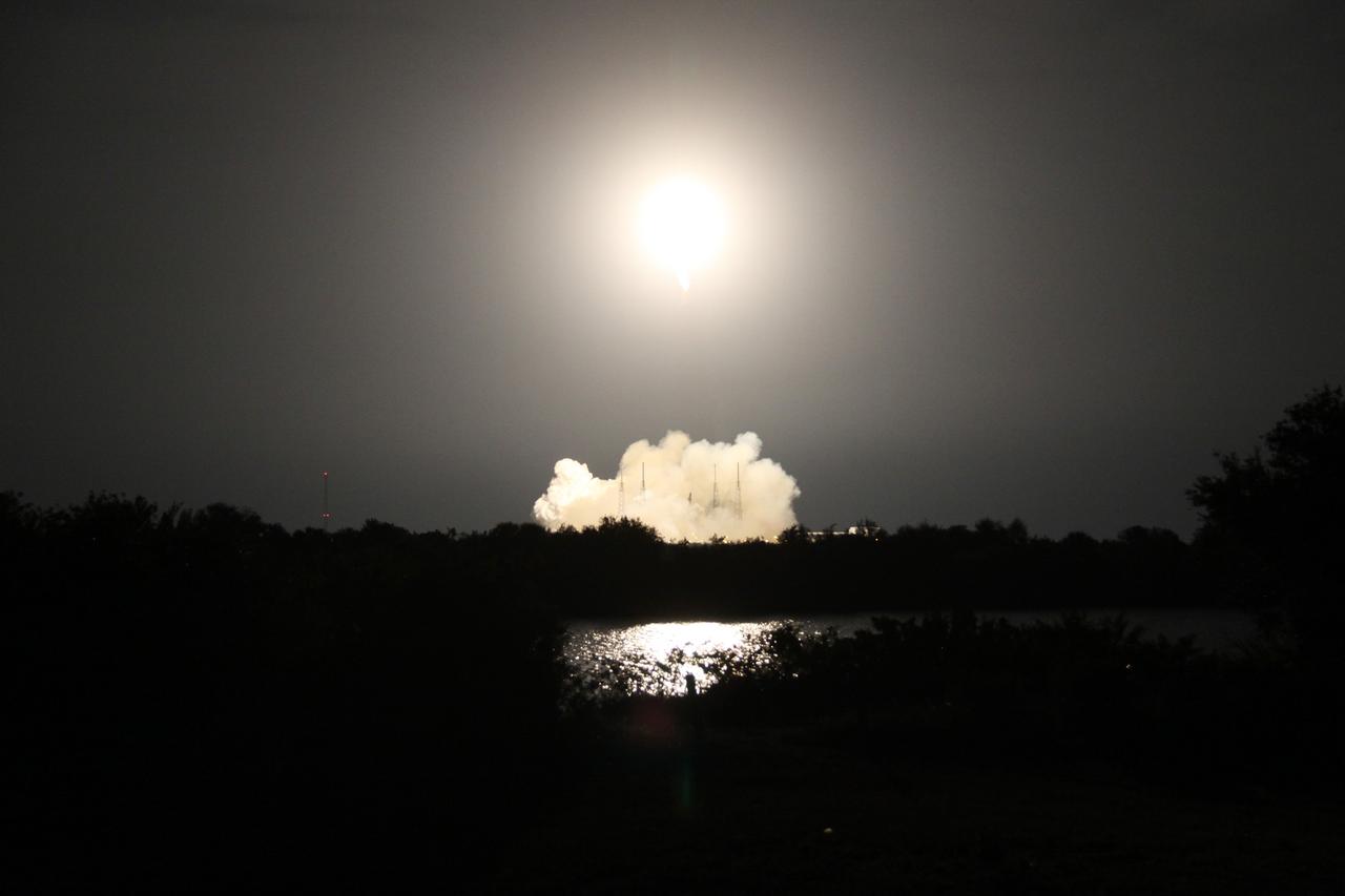 CAPE CANAVERAL, Fla. – SpaceX rocket lifts off from Space Launch Complex 40 at Cape Canaveral Air Force Station carrying the Dragon resupply spacecraft to the International Space Station. Liftoff was at 4:47 a.m. EST. The commercial resupply mission will deliver 3,700 pounds of scientific experiments, technology demonstrations and supplies, including critical materials to support 256 science and research investigations that will take place on the space station. Photo credit: NASA/Jim Grossman
