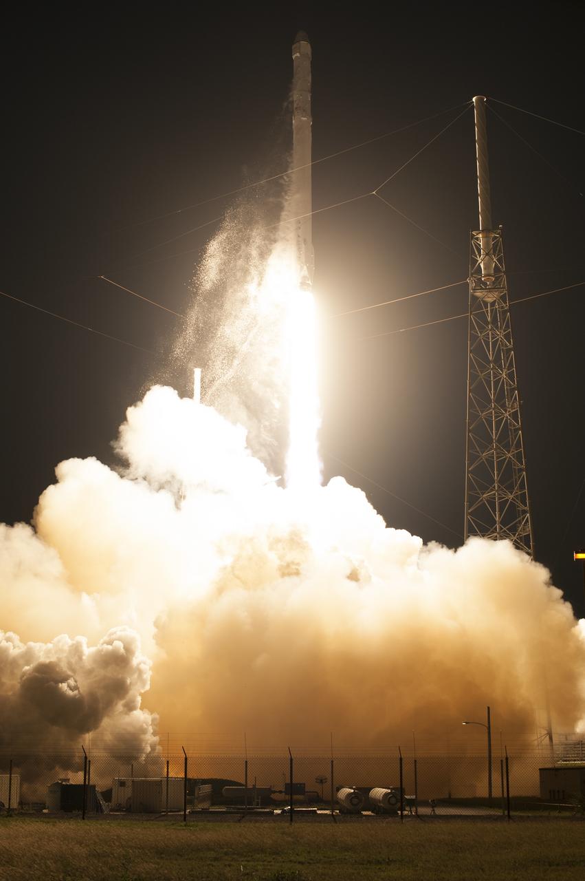 CAPE CANAVERAL, Fla. – SpaceX rocket lifts off from Space Launch Complex 40 at Cape Canaveral Air Force Station carrying the Dragon resupply spacecraft to the International Space Station. Liftoff was at 4:47 a.m. EST. The commercial resupply mission will deliver 3,700 pounds of scientific experiments, technology demonstrations and supplies, including critical materials to support 256 science and research investigations that will take place on the space station. Photo credit: NASA/Tony Gray and Kevin O’Connell