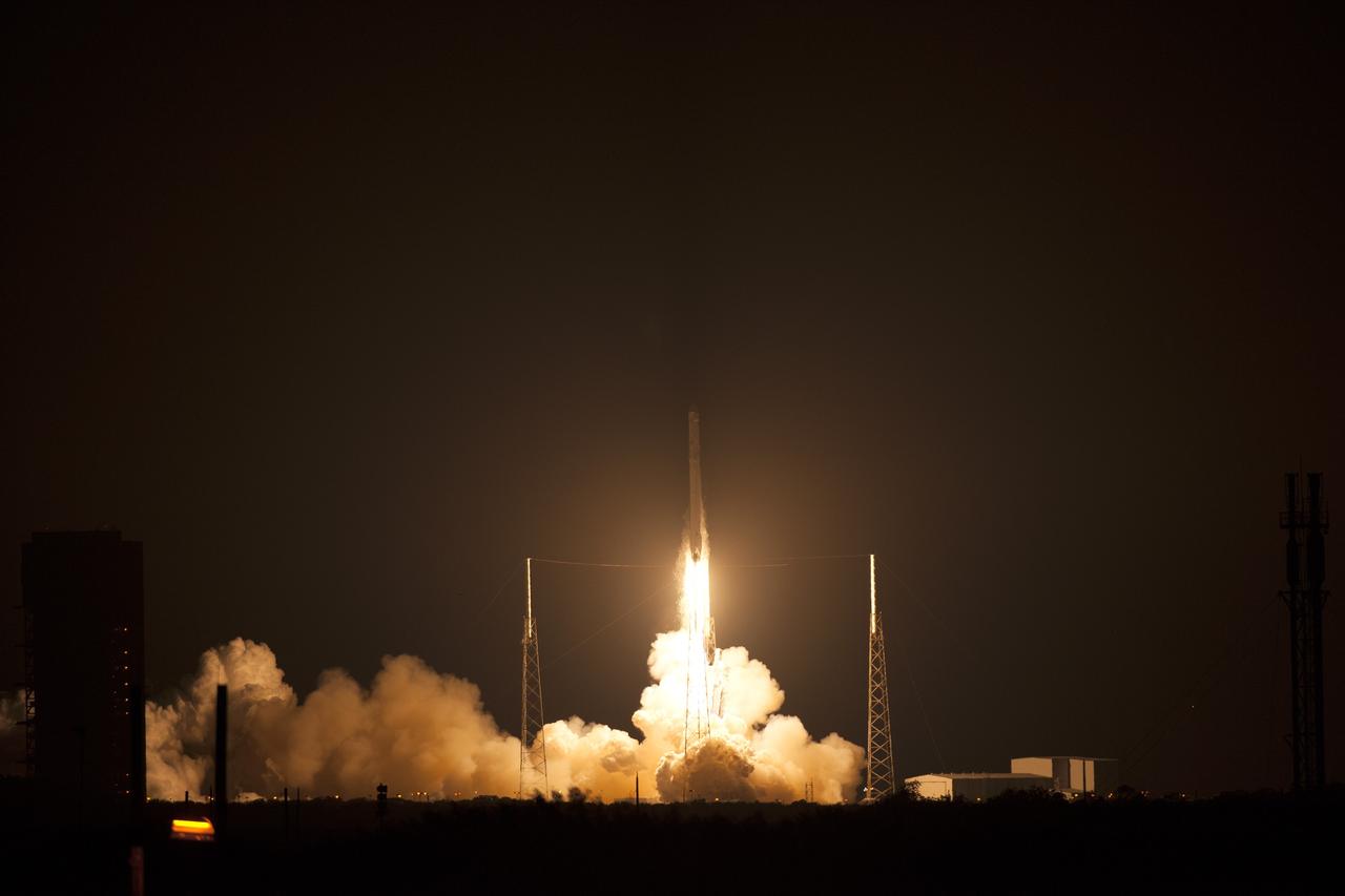 CAPE CANAVERAL, Fla. – SpaceX rocket lifts off from Space Launch Complex 40 at Cape Canaveral Air Force Station carrying the Dragon resupply spacecraft to the International Space Station. Liftoff was at 4:47 a.m. EST. The commercial resupply mission will deliver 3,700 pounds of scientific experiments, technology demonstrations and supplies, including critical materials to support 256 science and research investigations that will take place on the space station. Photo credit: NASA/George Roberts