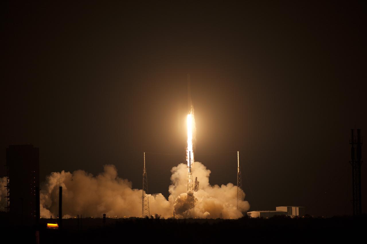 CAPE CANAVERAL, Fla. – SpaceX rocket lifts off from Space Launch Complex 40 at Cape Canaveral Air Force Station carrying the Dragon resupply spacecraft to the International Space Station. Liftoff was at 4:47 a.m. EST. The commercial resupply mission will deliver 3,700 pounds of scientific experiments, technology demonstrations and supplies, including critical materials to support 256 science and research investigations that will take place on the space station. Photo credit: NASA/George Roberts