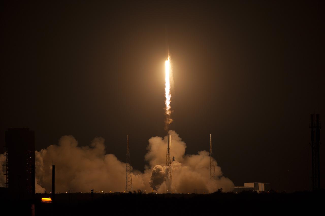 CAPE CANAVERAL, Fla. – SpaceX rocket lifts off from Space Launch Complex 40 at Cape Canaveral Air Force Station carrying the Dragon resupply spacecraft to the International Space Station. Liftoff was at 4:47 a.m. EST. The commercial resupply mission will deliver 3,700 pounds of scientific experiments, technology demonstrations and supplies, including critical materials to support 256 science and research investigations that will take place on the space station. Photo credit: NASA/George Roberts