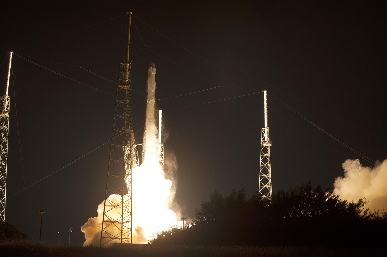 CAPE CANAVERAL, Fla. – SpaceX rocket lifts off from Space Launch Complex 40 at Cape Canaveral Air Force Station carrying the Dragon resupply spacecraft to the International Space Station. Liftoff was at 4:47 a.m. EST. The commercial resupply mission will deliver 3,700 pounds of scientific experiments, technology demonstrations and supplies, including critical materials to support 256 science and research investigations that will take place on the space station. Photo credit: NASA/Kevin O'Connel & Tony Gray