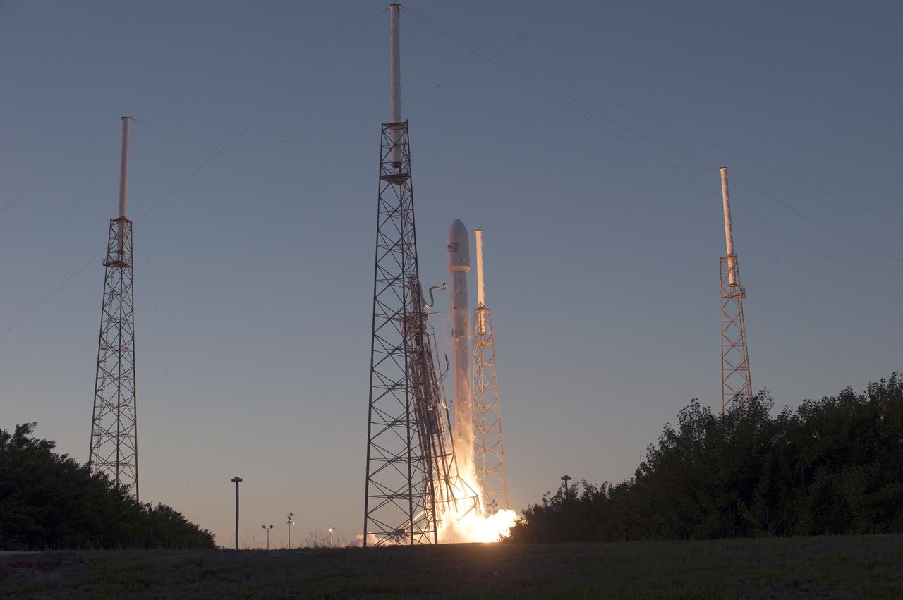 Umbilicals pull away from the SpaceX Falcon 9 rocket as it launches from Space Launch Complex 40 at Cape Canaveral Air Force Station in Florida carrying NOAA’s Deep Space Climate Observatory spacecraft, or DSCOVR. Liftoff occurred at 6:03 p.m. EST. DSCOVR is a partnership between NOAA, NASA and the U.S. Air Force, and will maintain the nation's real-time solar wind monitoring capabilities. To learn more about DSCOVR, visit http://www.nesdis.noaa.gov/DSCOVR. Photo credit: NASA/Tony Gray and Tim Powers
