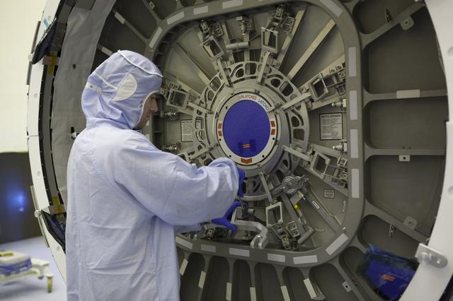 NASA image: Cygnus Orbital ATK OA-6 Final Hatch Closure